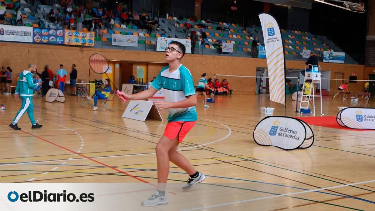 Canary Island badminton prospects compete for the regional title in Fuerteventura.