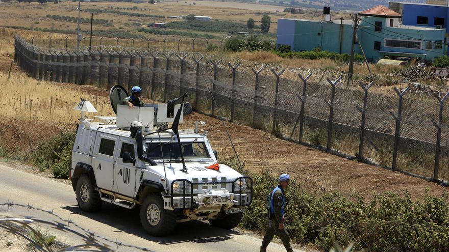 Imagen de archivo de los cascos azules de la Fuerza Provisional de las Naciones Unidas en el Líbano (UNIFIL) patrullando en territorio libanés.