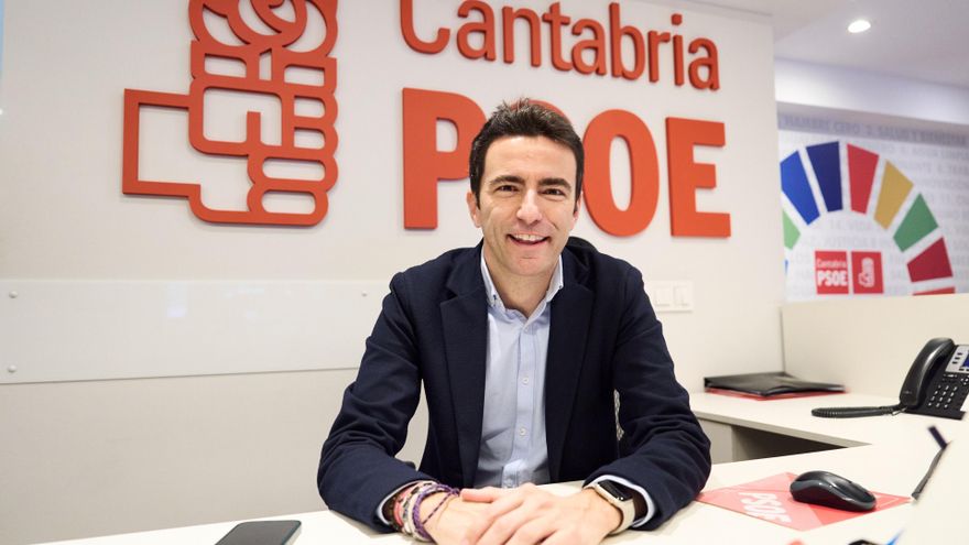 Archivo - Imagen de archivo.- El secretario general del PSOE de Cantabria, Pedro Casares, posa para Europa Press, en la sede del PSOE de Cantabria, a 21 de febrero de 2025, en Santander, Cantabria (España).