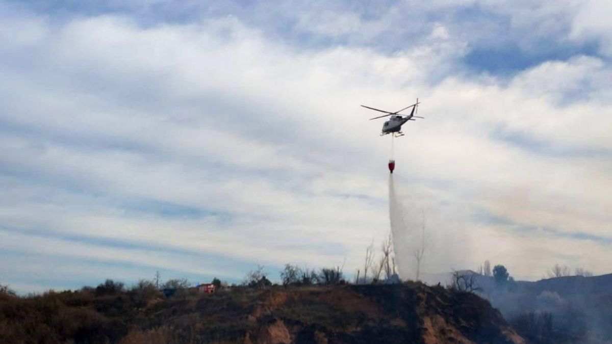 Incendio en Cervera del Río Alhama: medios aéreos y terrestres tratan de sofocarlo