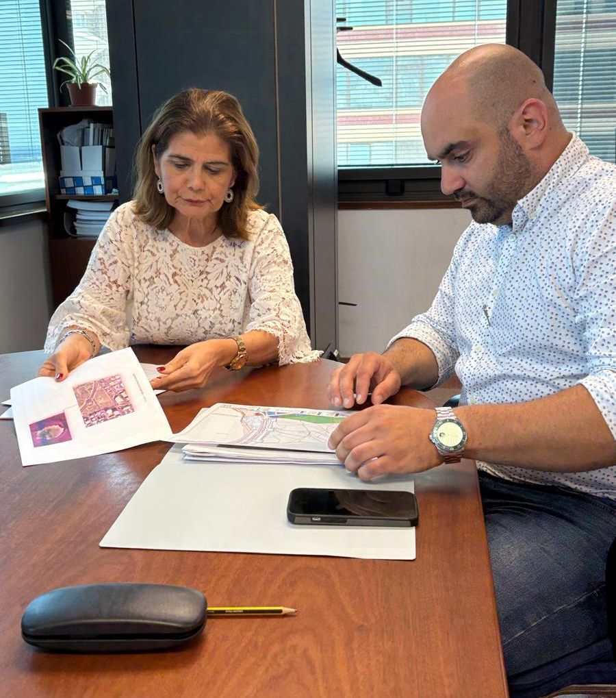 El portavoz del grupo Nueva Canarias-Bloque Canarista de Telde, José Luis Macías, ha mantenido este jueves una reunión con la consejera de Política Territorial del Cabildo insular, Inés Miranda, para intercambiar información de la futura planta de gas propano en Salinetas (Gran Canaria).