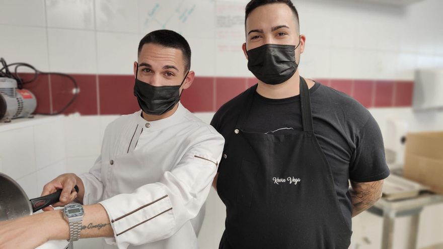 Kibi Lugo y su ayudante para el concurso, Kevin