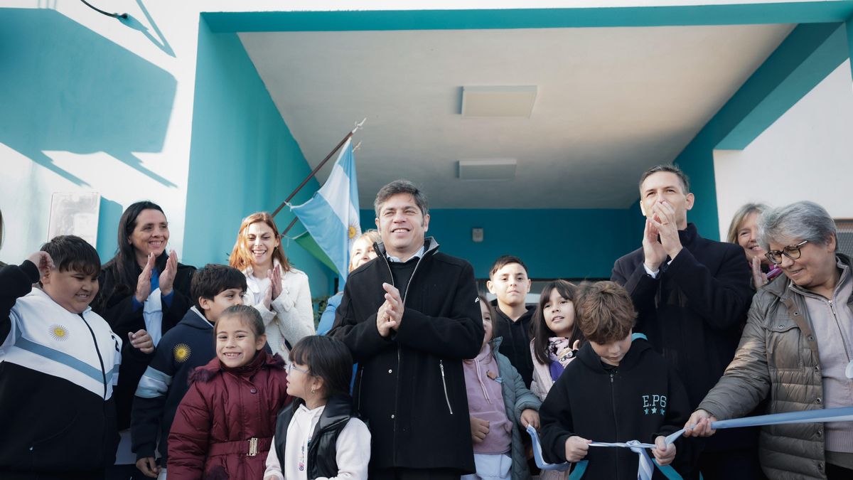 Axel Kicillof durante la inauguración de una escuela en San Vicente