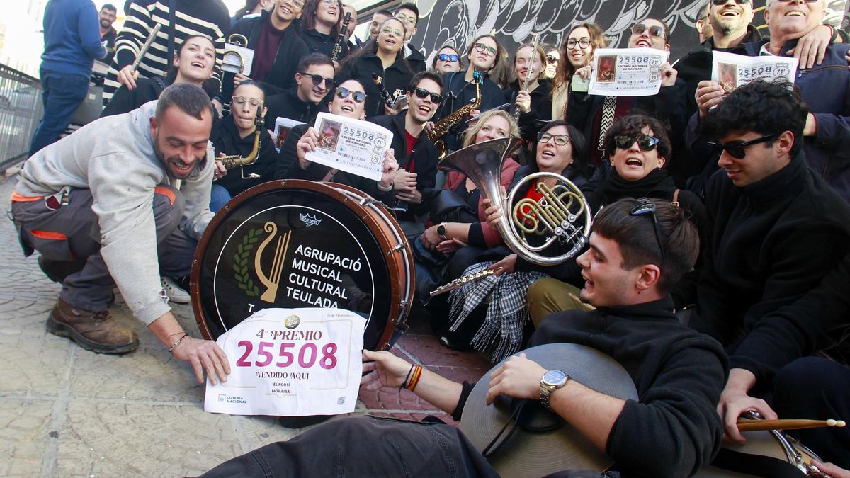 La Banda de Música de Teulada, 38 años abonada al número del cuarto premio de Navidad