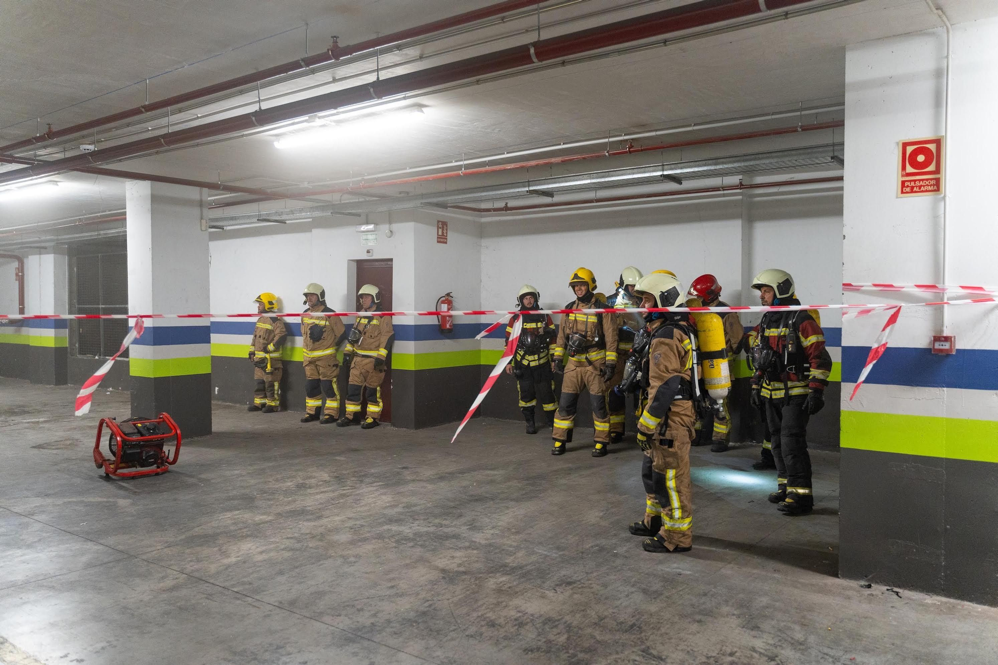 Formación de los bomberos de La Palma sobre intervención contra incendios en aparcamientos subterráneos.