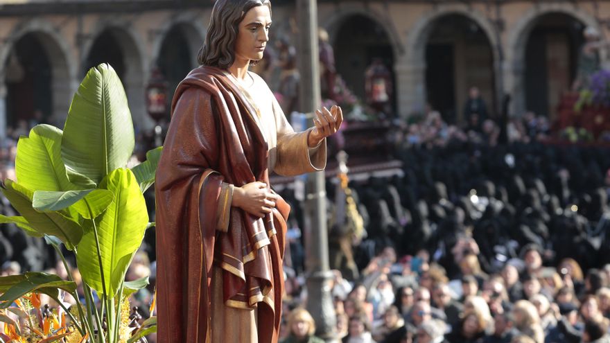 Celebración del acto de El Encuentro en el transcurso de la Procesión de los Pasos de León