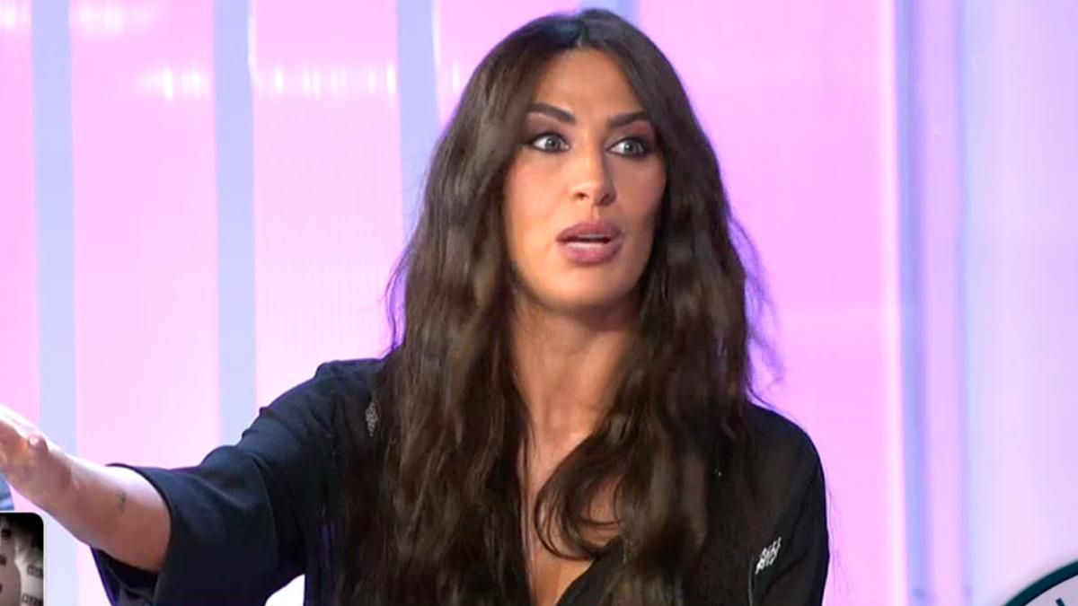 Una periodista de 'El tiempo justo' critica desde Telecinco a 'Fiesta' por vincularla con Ramón García: "Falta de ética"