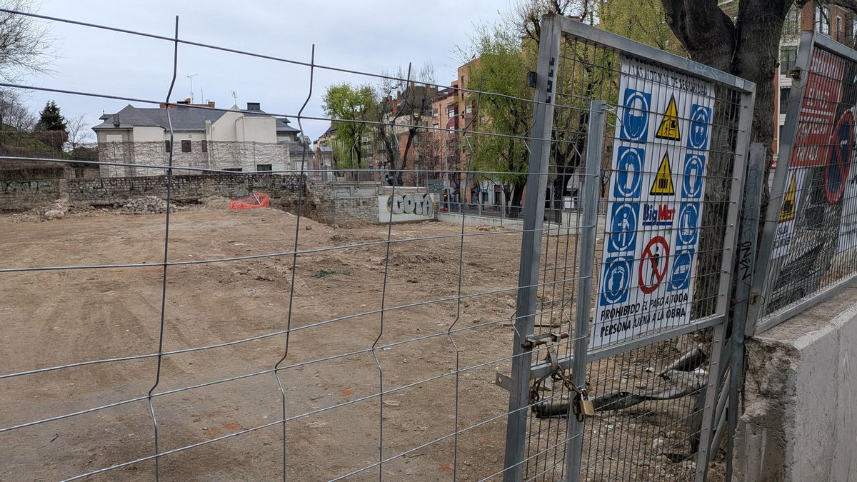 Obras de construcción del aparcamiento del Arzobispado en la calle Segovia