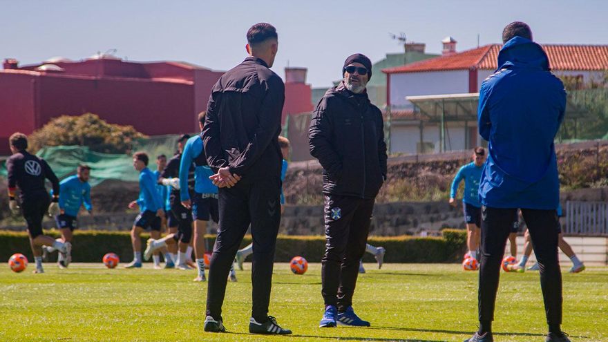Cervera intuye que se quedarán “pocos jugadores” en el Tenerife