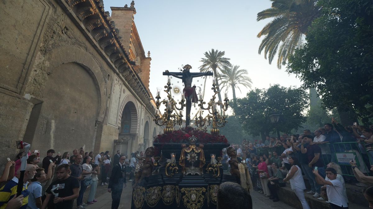 Traslado del Cristo de Remedio de Ánimas después del Magno Vía Crucis