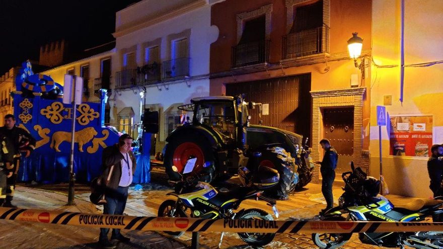 Un muerto y una decena de heridos al ser arrollados por el tractor que tiraba de una carroza en la Cabalgata de Marchena