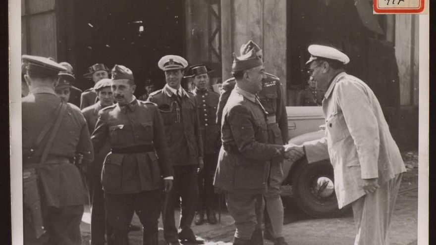 "Franco Visita la Constructora Naval de Reinosa".