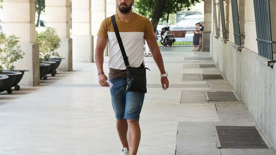 Un condenado de La Manada pierde la condición de guardia civil y militar