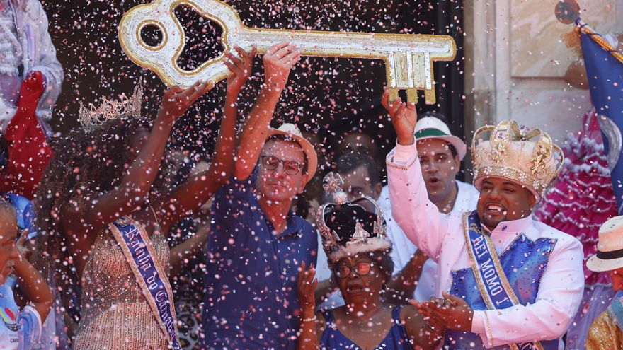 El Rey Momo abre la fiesta del Carnaval de Río de Janeiro y decreta cinco días de jolgorio