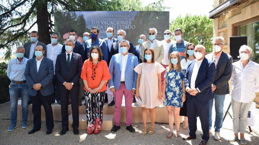 Foto de familia en el Cigarral de las Mercedes con representantes del sector