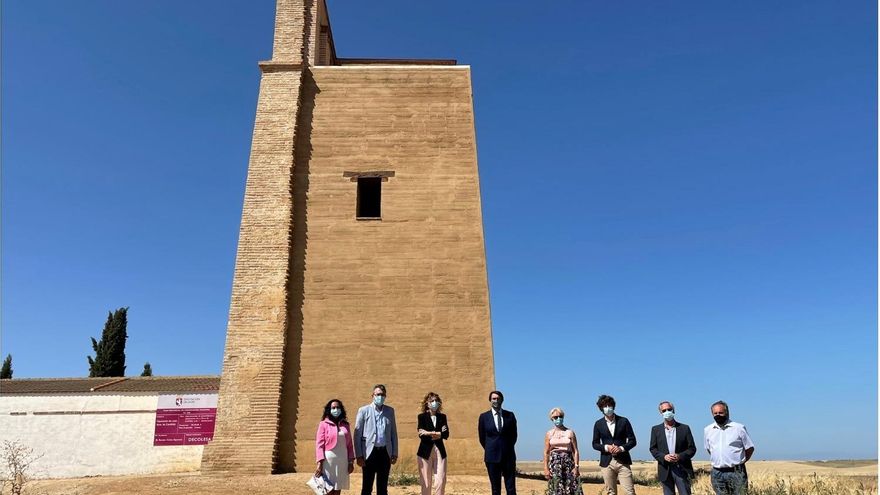 Suárez-Quiñones en la torre campanario de Castilfalé.