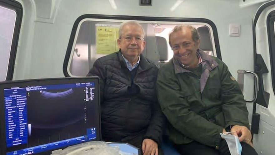 José Ramos Sanz (izq) y Jesús Poveda (dcha) en la fotografía que acompañaba al anuncio de la 'Ambulancia Vida'