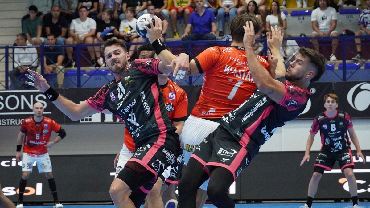 El Cajasol Ángel Ximénez se desploma tras el descanso y sucumbe ante Ademar León