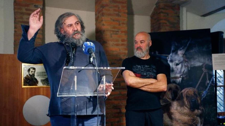 Fulgencio Fernández y Mauricio Peña en la presentación de la exposición. / Carlos S. Campillo / ICAL