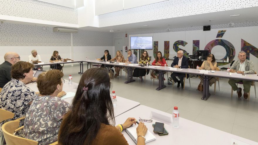 La consejera de Inclusión Social, Juventud, Familias e Igualdad, Begoña Gómez del Río, preside el primer Consejo de Personas Mayores de Cantabria