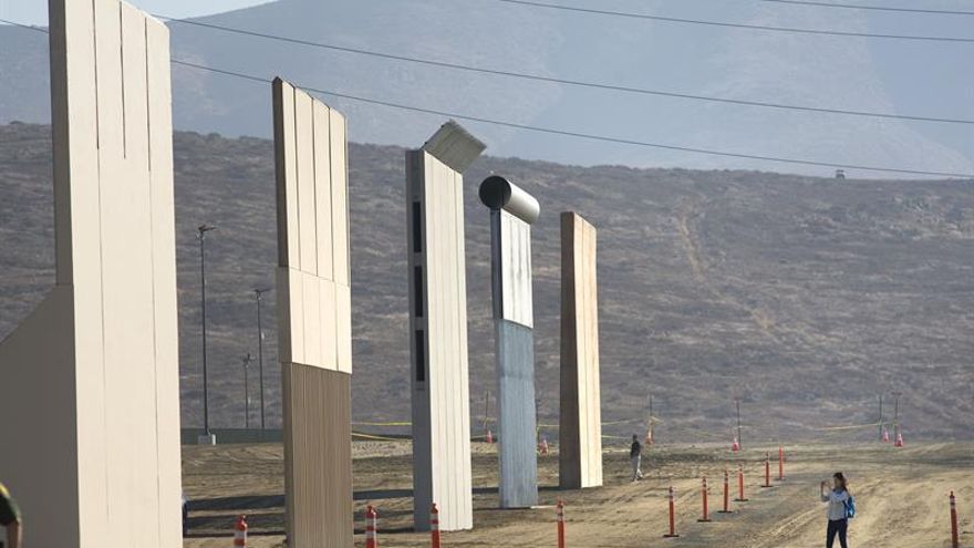 Trump dice que pedirá al Congreso más fondos para el muro con México