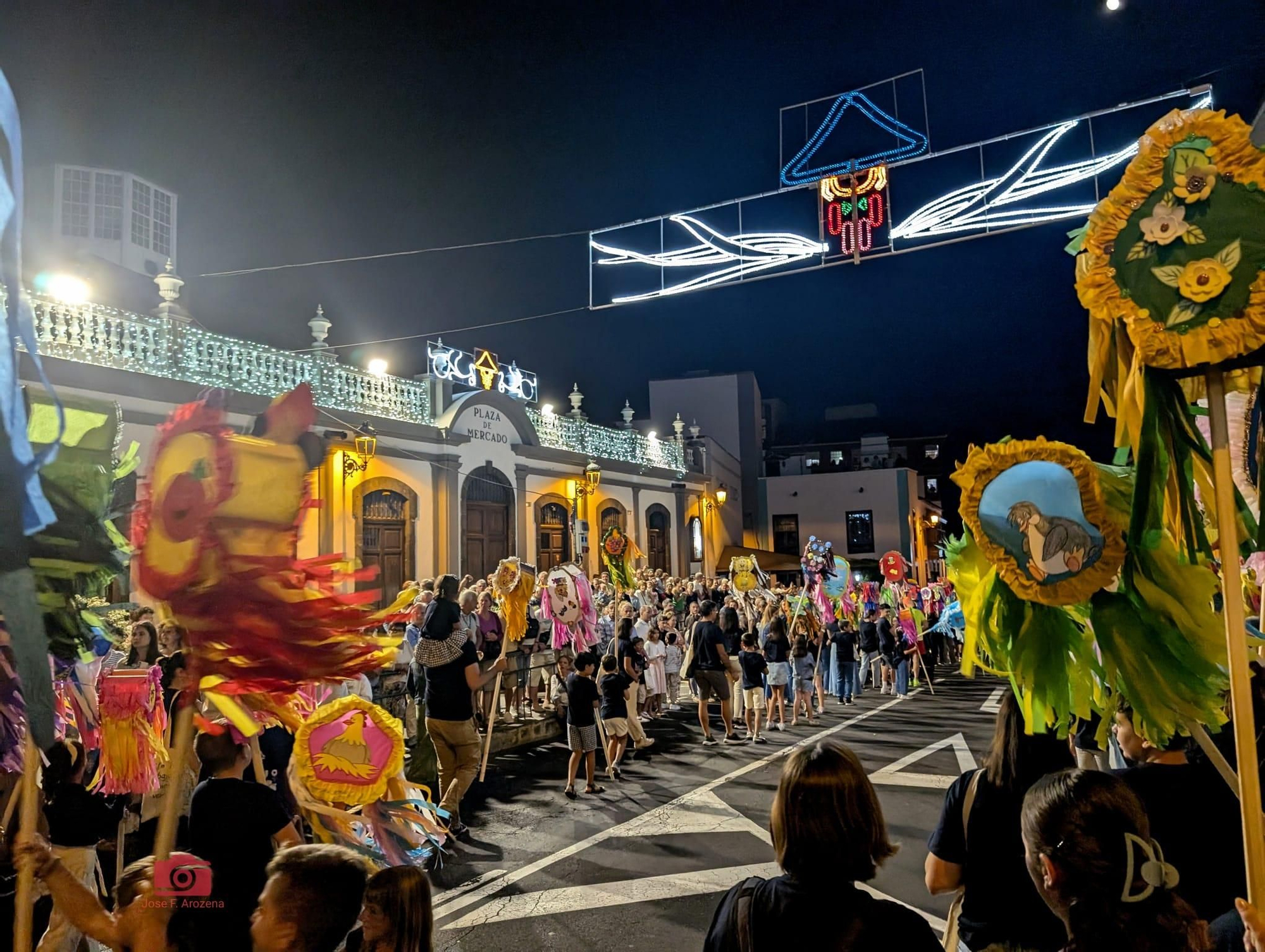 Desfile de La Pandorga, en la noche de estes lunes,  en la Plaza del Mercado (La Recova)  deSanta Cruz de La Palma.