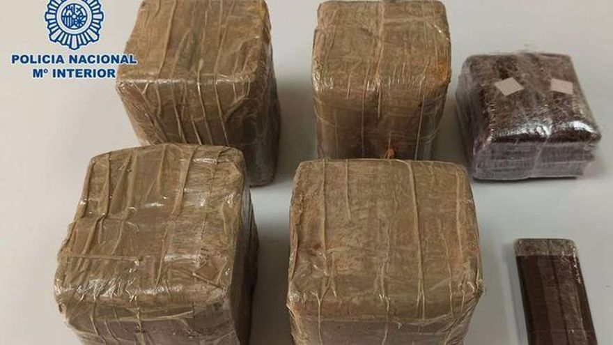 Fardos de droga encontrados en la mochila de un hombre en Las Palmas de Gran Canaria