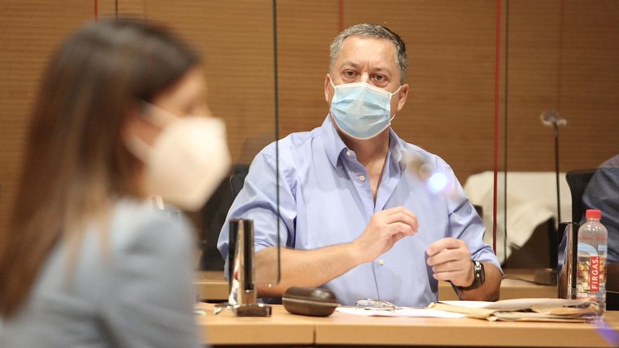 La defensa del médico que falseó la historia clínica de su exmujer bajo una orden de alejamiento sugiere que era "un diagnóstico de sospecha"