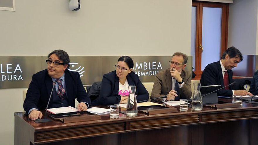 El PSOE acude a Transparencia tras detectar 42 conflictos de intereses en el Gobierno de PP y Vox en Extremadura