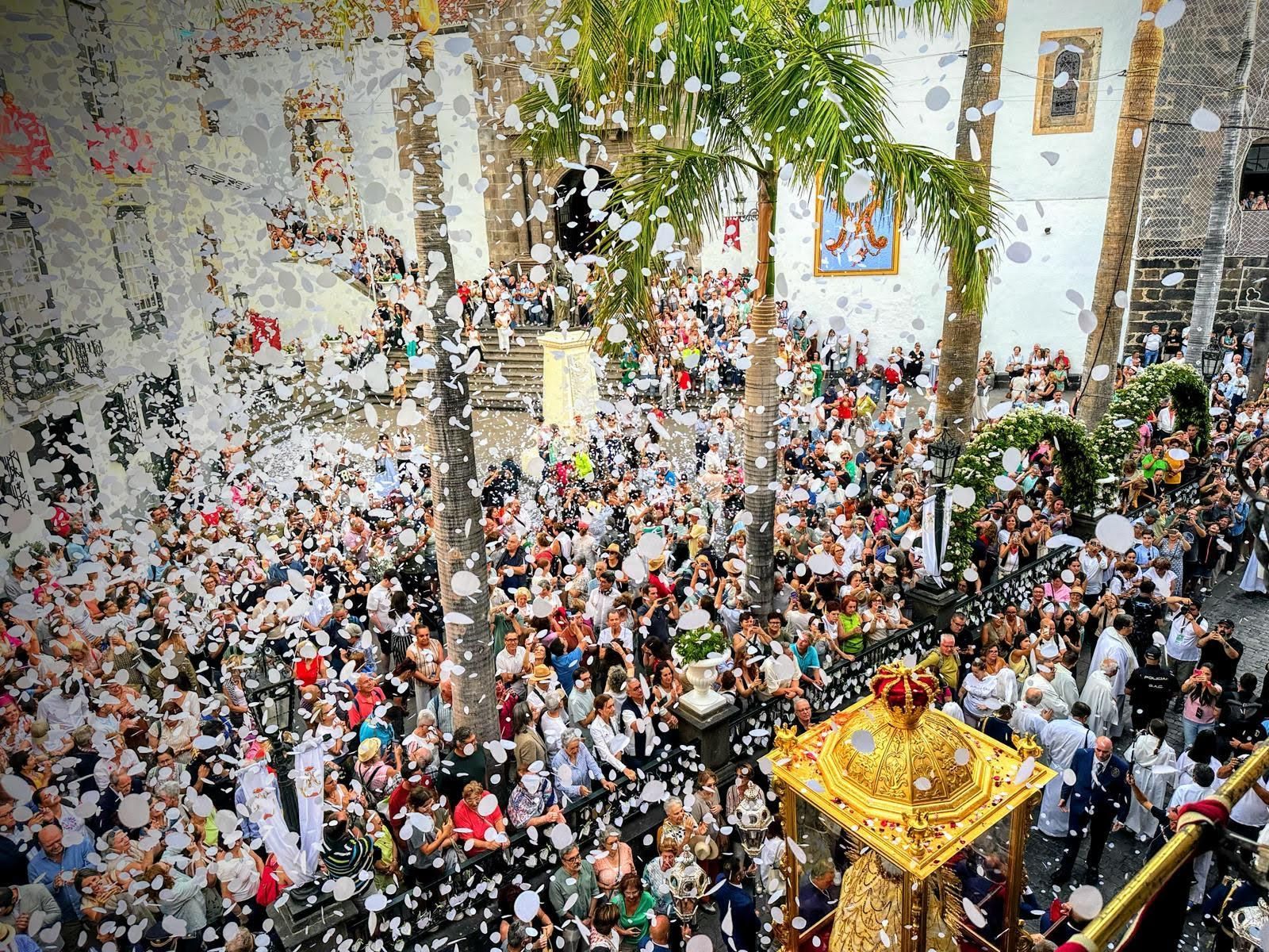 Una multitud acompaña a la Virgen en su regreso al Santuario y despide las Fiestas Lustrales.