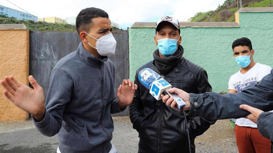 "Queremos completar el viaje a España", explica Mohamed, estudiante universitario marroquí que se encuentra alojado en el campamento de El Lasso, en Las Palmas de Gran Canaria