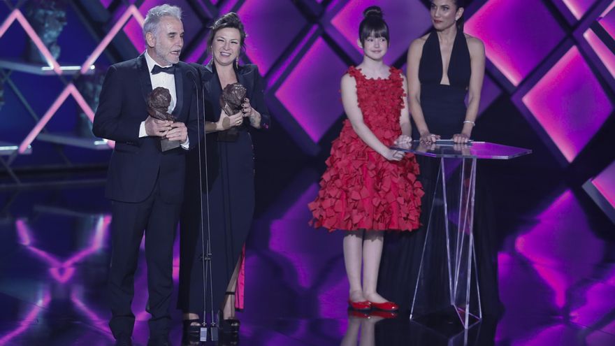 Yolanda Piña y Felix Terrero tras recibir el Goya a Mejor maquillaje y peluquería por 'Modelo 77'