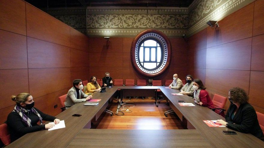 El PSC abre con los 'comuns' la ronda de reuniones para buscar apoyos a una investidura de Illa