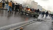 Protestas y disturbios en Irán contra la subida del precio de la gasolina.