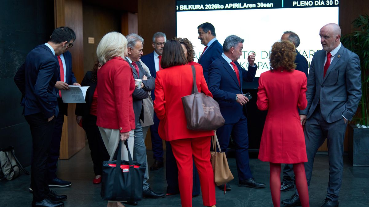 UPN se viste de rojo para defender que se borre de la Constitución la posible entrada de Navarra a la comunidad vasca