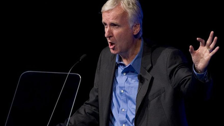 James Cameron llega con su minisubmarino "Deepsea Challenger" a Washington