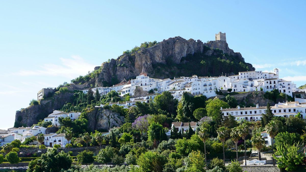 Zahara de la Sierra, una mancha verde en la sierra verde.
