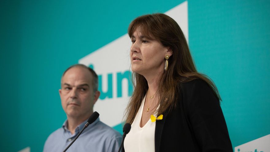 Archivo - La presidenta del Parlament, Laura Borràs, comparece junto a el secretario general de Junts Per Catalunya (JxCat), Jordi Turull, en rueda de prensa en la sede Junts tras conocer que la Fiscalía Superior de Catalunya pide 6 años de cárcel y 21 de
