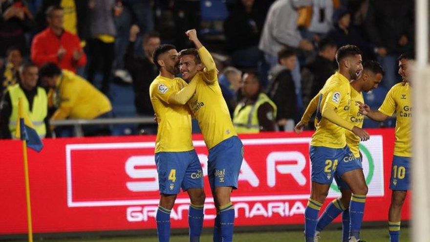 La UD Las Palmas asalta el liderato