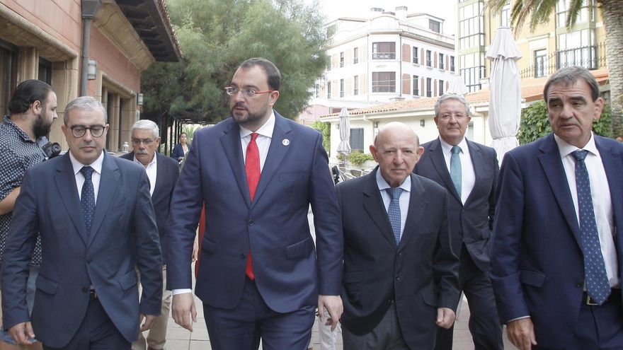 Barbón reivindica la "vía fiscal asturiana" frente a la bajada de impuestos en las comunidades autónomas de la derecha