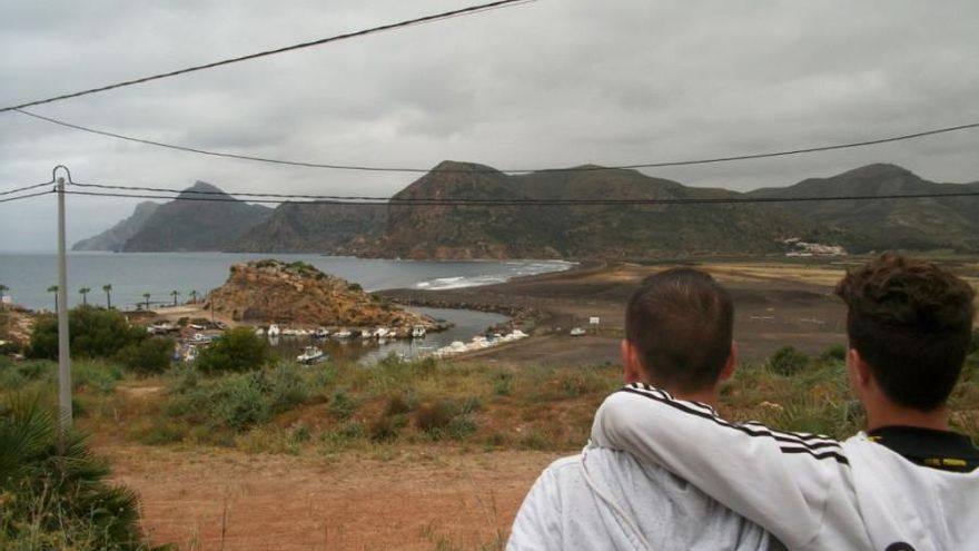 Ser menor migrante en Murcia: "Con 15 años me vi solo y en un país desconocido del que no sabía más que la alineación del Barça"