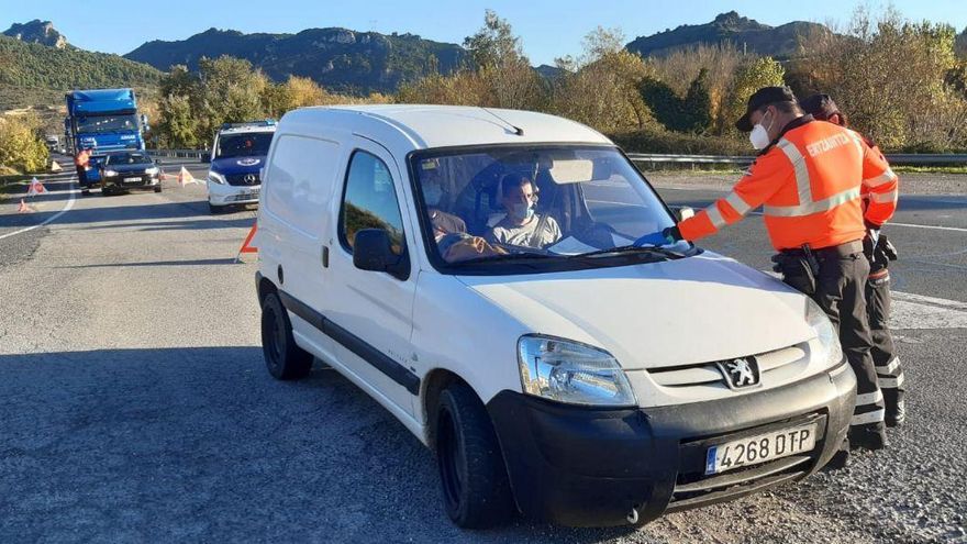 Control de la Ertzaintza para impedir la salida durante el segundo el estado de alarma