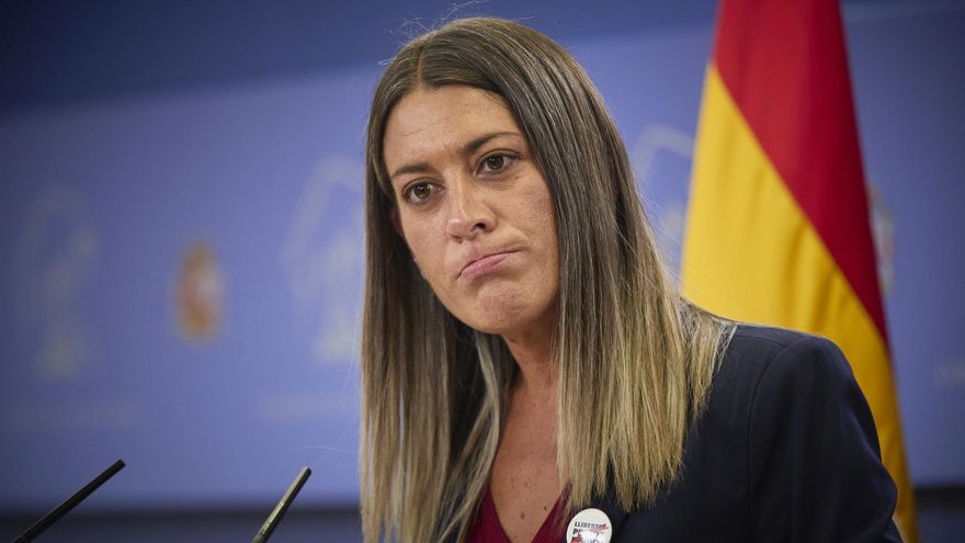 La portavoz de Junts per Catalunya, Miriam Nogueras, interviene en una rueda de prensa anterior a una Junta de Portavoces del Congreso.