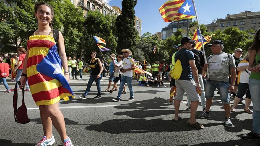 Miles de personas se suman a la marcha independentista en el centro de Barcelona