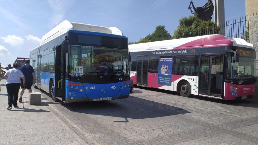 Los autobuses de Almeida ya circulan por Toledo: "Nos han hecho un favor enorme al traerlos"