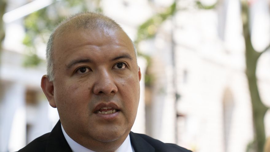 Nueva York presume de modelo migratorio pero critica la falta de apoyo federal