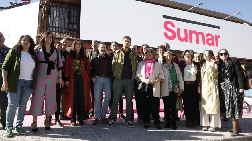 Miembros de Verdes Equo, y entre ellos el portavoz de Verdes Equo en Castilla-La Mancha, Hugo Abad durante el acto de presentación de Sumar en Madrid