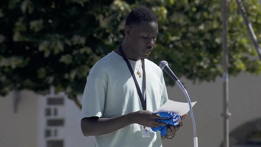 Un joven narra al Papa las dificultades de los menores migrantes: ''He tenido suerte, otros se quedan en la calle cuando cumplen 18''