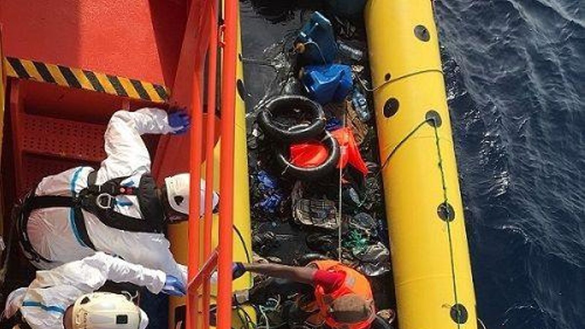 Trasladadas a Algeciras 18 personas rescatadas de dos pateras