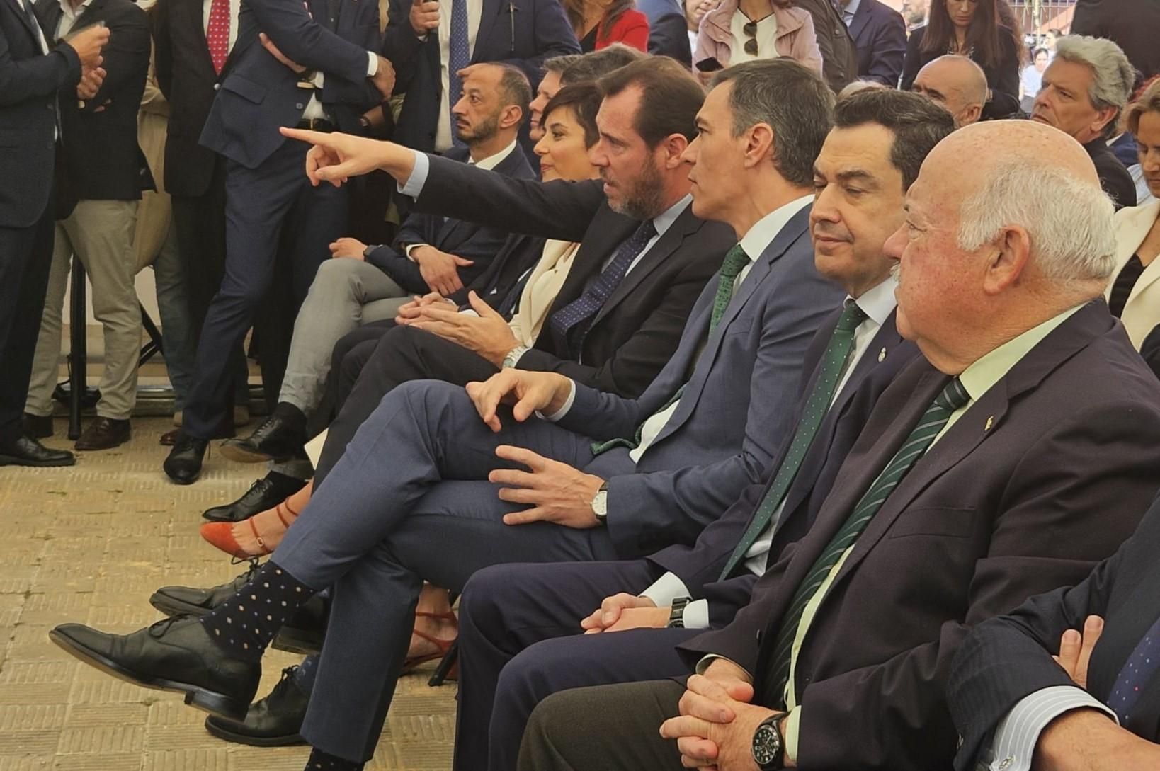 El acto ha contado con un despliegue de autoridades tanto del Gobierno central como del Ejecutivo andaluz